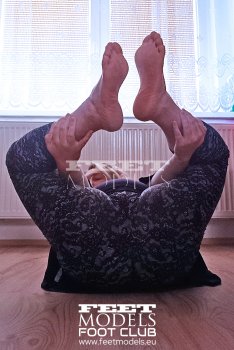 Feet modelka