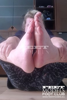 Feet modelka