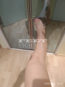 Feet modelka