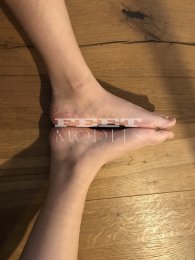 Feet modelka