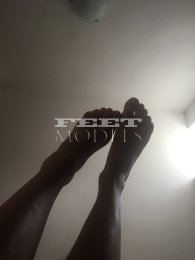 Feet modelka