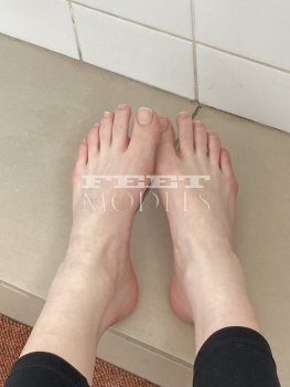 Feet modelka