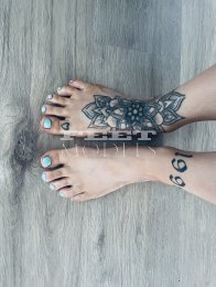 Feet modelka