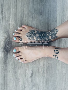 Feet modelka