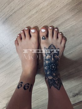 Feet modelka