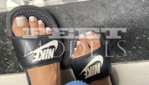 Feet modelka