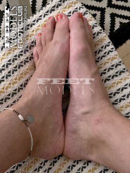 Feet modelka