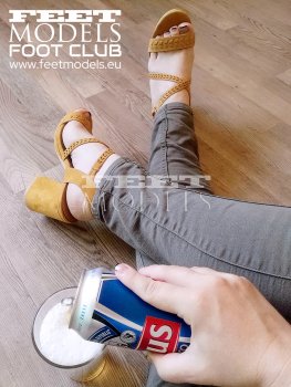 Feet modelka